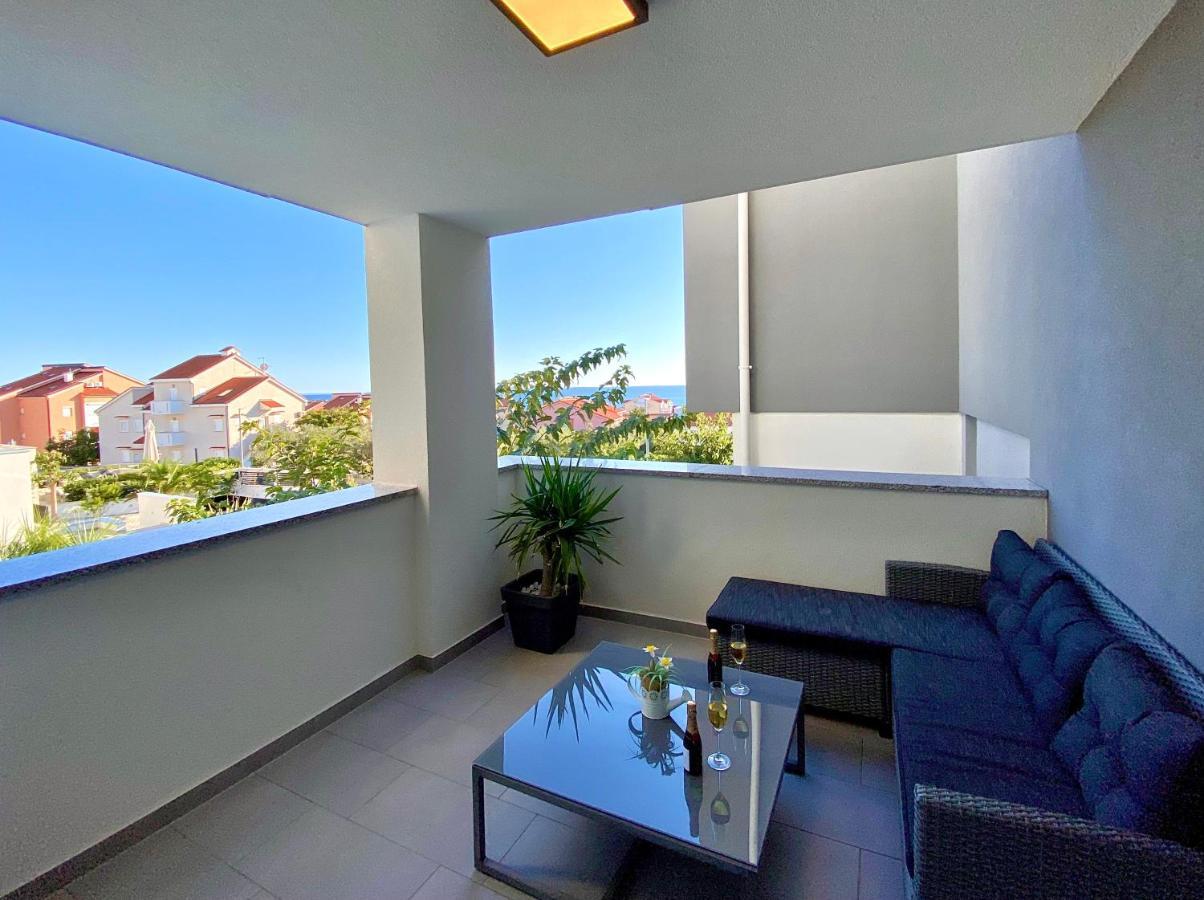 Fantasy View Villa *